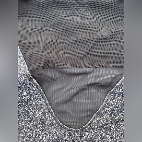 LULULEMON TANK 🤍🖤 - Picture 5 of 8